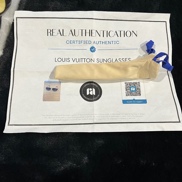 Authentic Louis Vuitton Monogram Aviator Sunnies - Picture 2 of 12